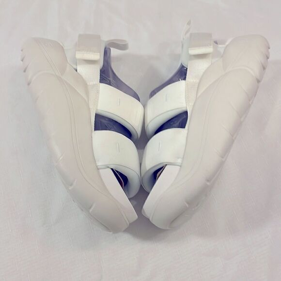 UGG LA CLOUD SPORTS SANDALS.  NEW IN BOX - Picture 1 of 14